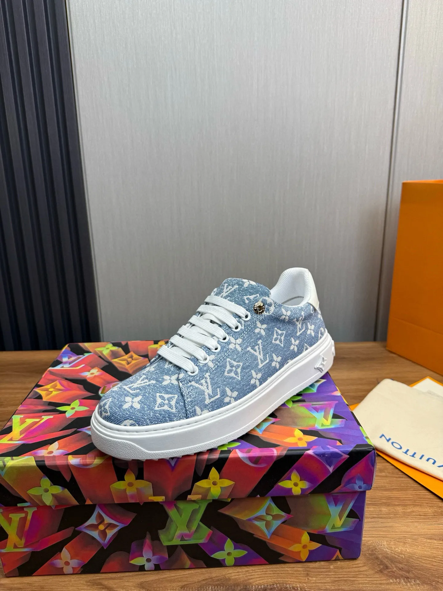 Factory price: 520💰LOUIS VUITTON [Louis VUITTON] The new trendy Lv is on the market🎁, casual and fashionable men's shoes👟The upper is made of imported original fabric + cowhide mesh lining, the original wear-resistant rubber outsole, the version is simple and elegant, exclusive for trendy men. Code number: 38-44, customized 45, 46